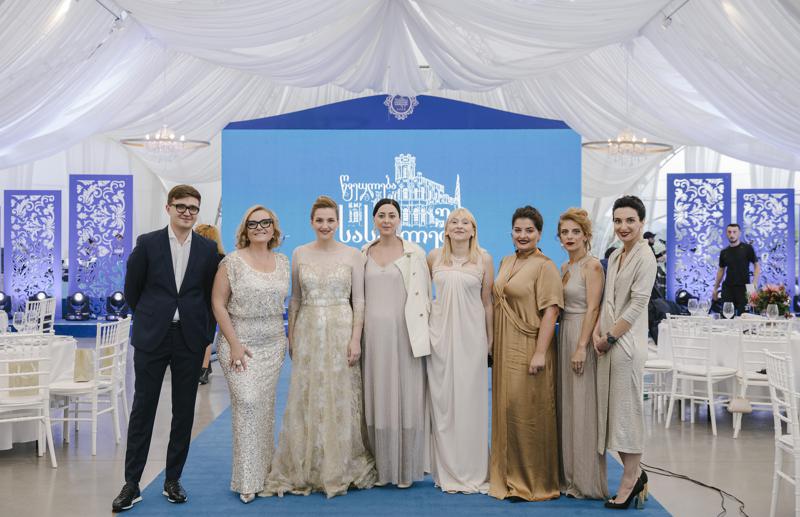 რით დაასაჩუქრა კომპანია avon-მა გაყიდვების ერთ-ერთი ყველაზე წარმატებული თანამშრომელი?